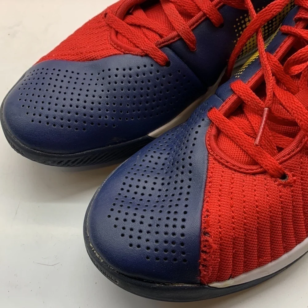 Nike Team Hustle Wuick Red Yellow Blue Sneaker Sz 7. NK0237